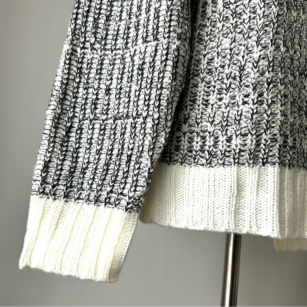 🌸NWT Charcoal & Ivory Hooded Ribbed Knit Sweater with Tassel String. Size: M - Picture 6 of 7
